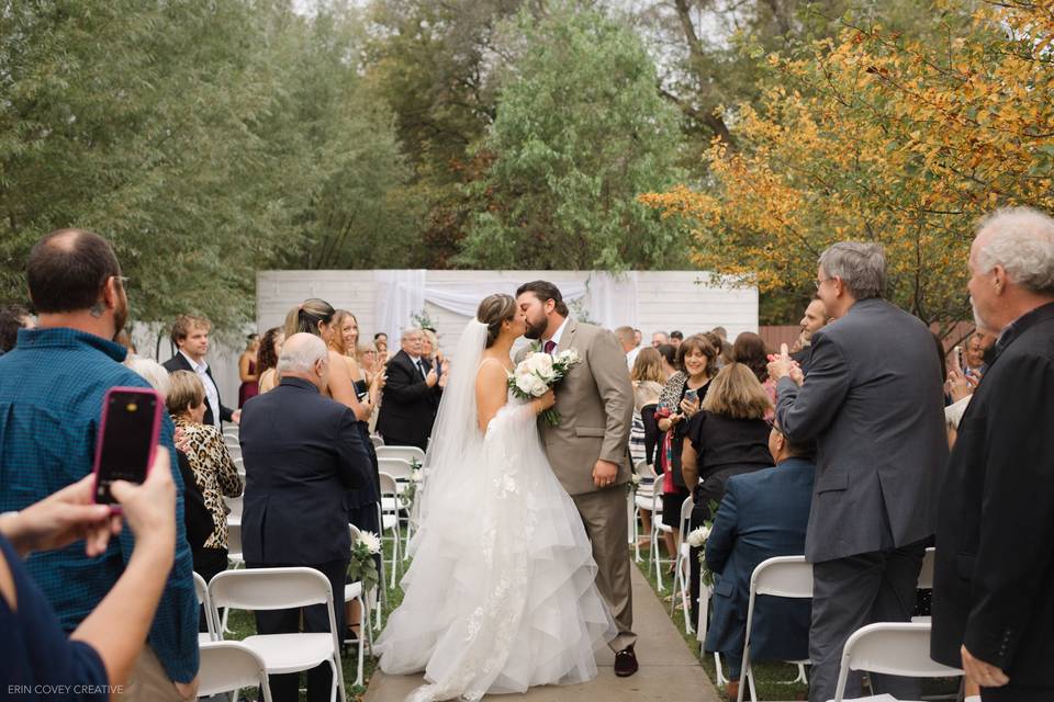 Fall wedding kiss