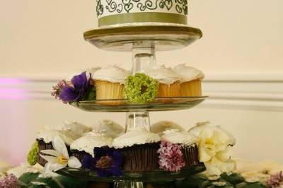 Sping in bloom cupcake tier.