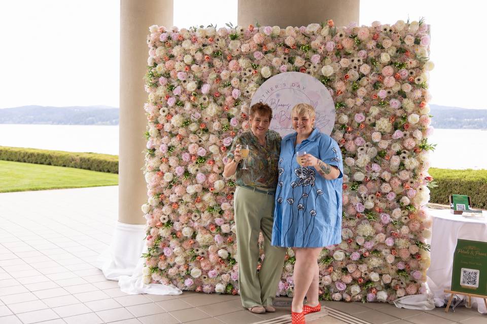 Pink Champagne Garden Wall