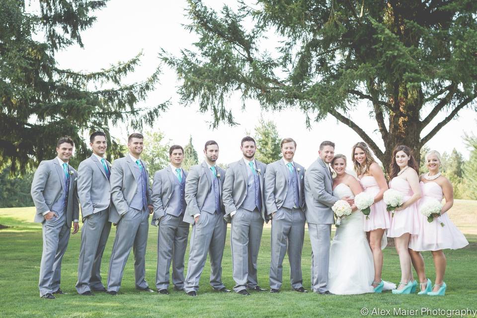 Couple with their bridesmaids and groomsmen
