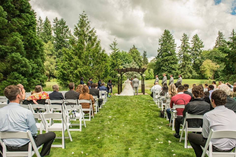 Couple with their bridesmaids and groomsmen