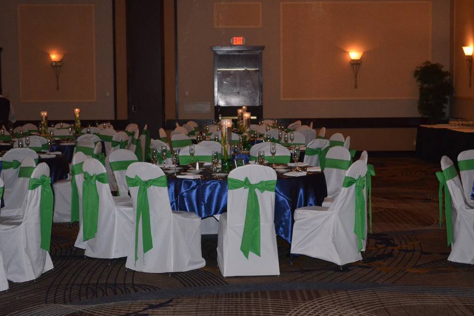 White rucjed chair cover with rhinestone