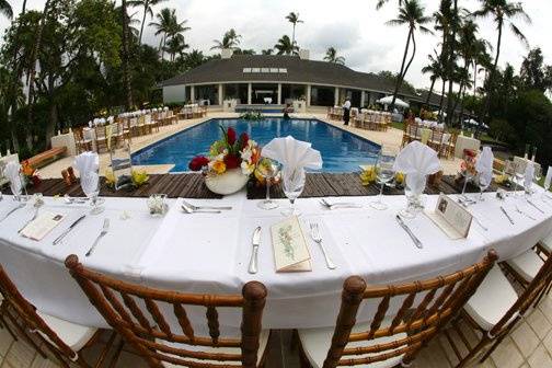 Dinner reception around the pool at Honuala'i.