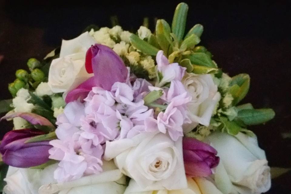 White, peach, and dark pink rose bouquet