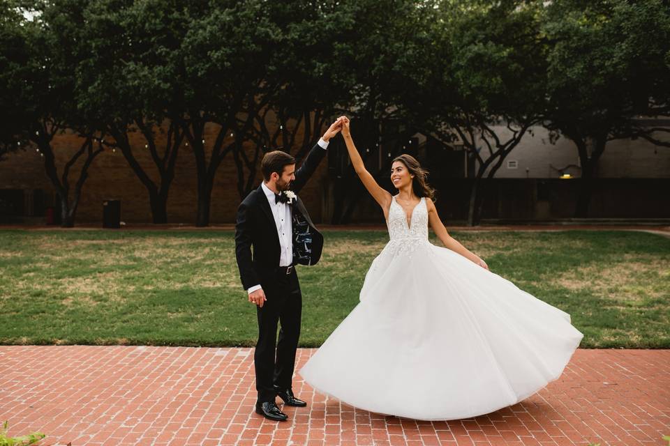 Newlywed Portraits in the Park