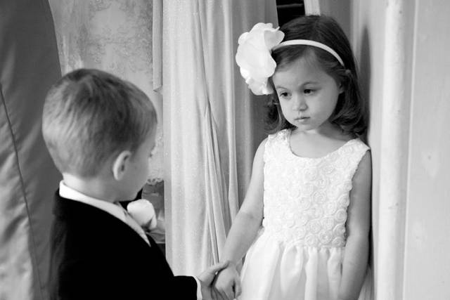 I'll hold your hand :-)
Ring Bearer and Flower Girl.
Photo: Laura Matthews Photography
