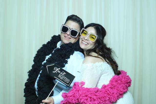 All Glam’d Up Photo Booth