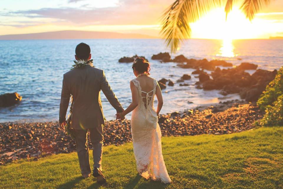 Lovely Hawaiian Weddings, Gorgeous Sunset Wedding