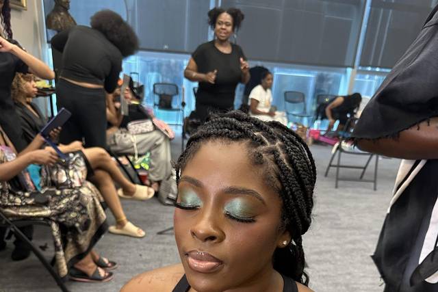 Queen Expressions Glam