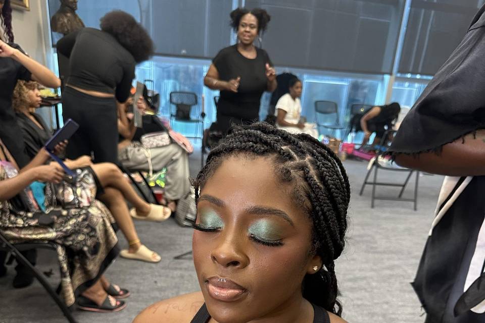 Queen Expressions Glam