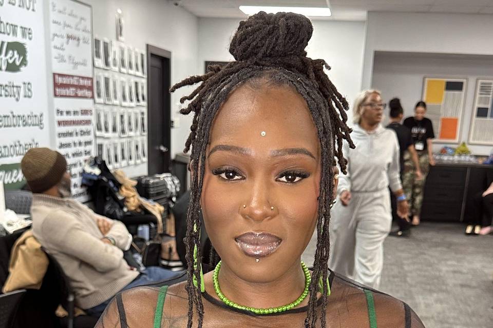 Queen Expressions Glam LLC