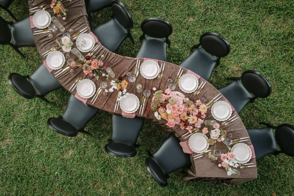 Serpentine Tablescape