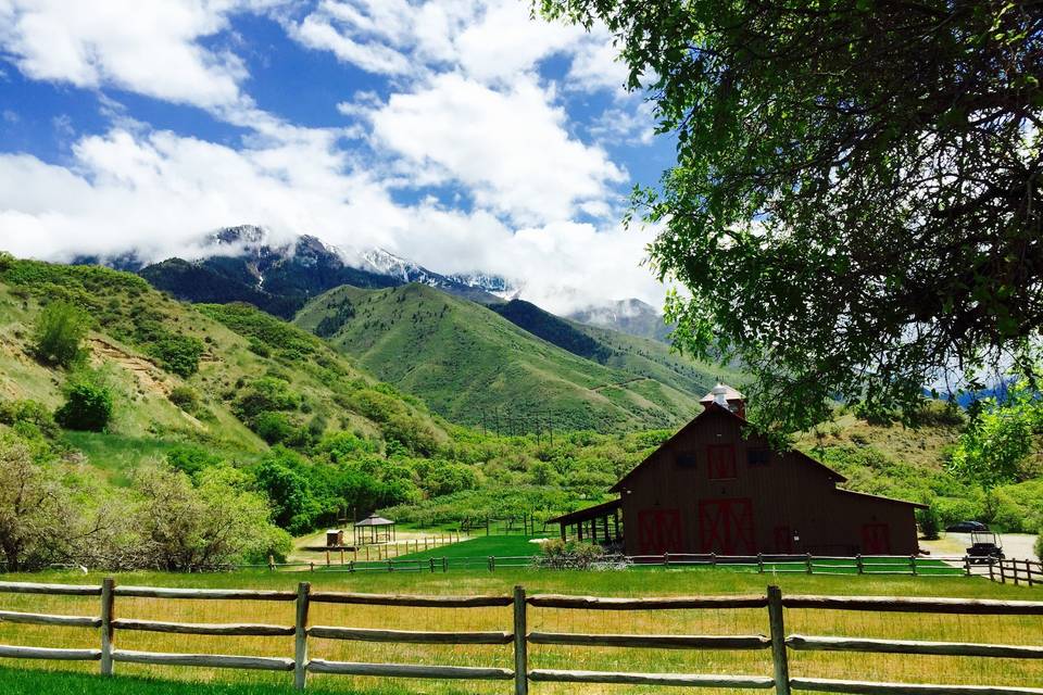 View of the mountains at quiet meadow farm