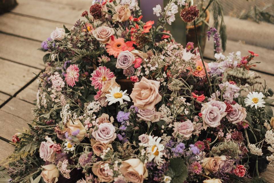 Floral arch Jamila + Juliette