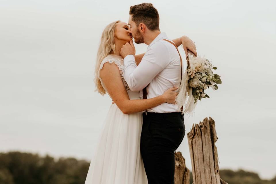 Bride & Groom kiss