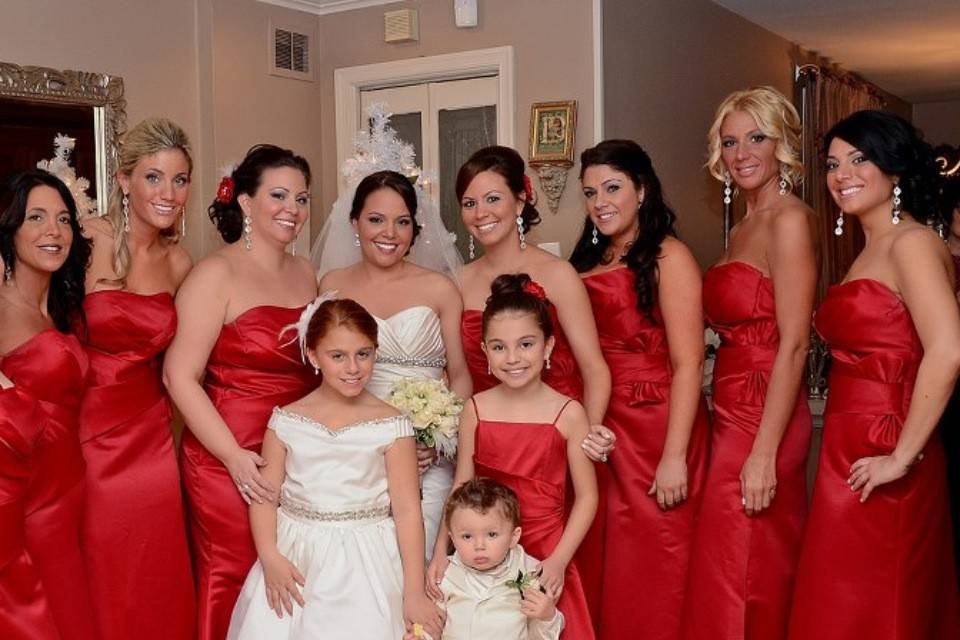 Group photo with the bride