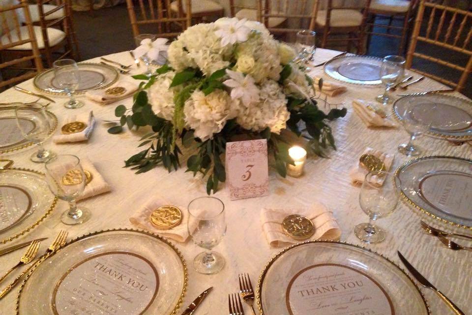 Gold tableware + ivory linen