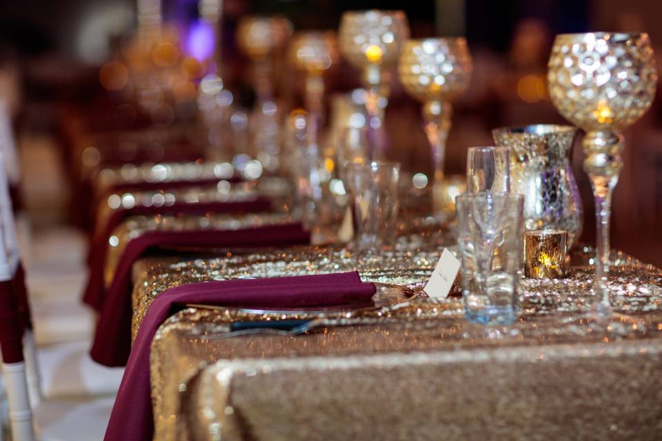 Gold sequin + burgundy napkins