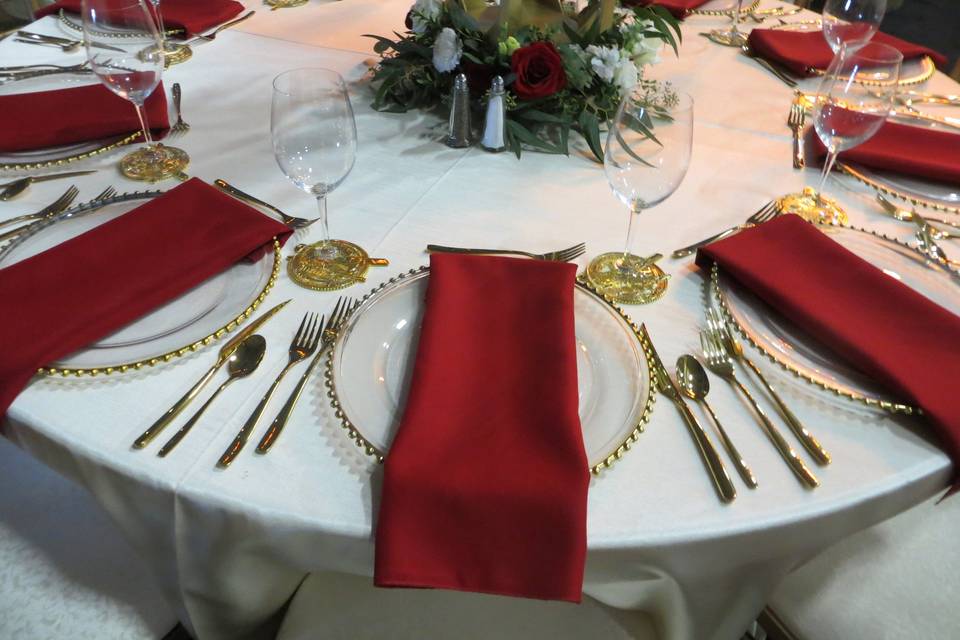 Gold tableware + napkins