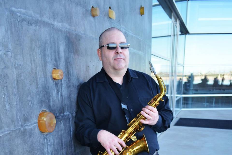 Larry Munoz | Saxophonist