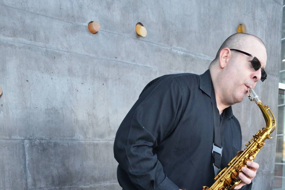 Larry Munoz | Saxophonist