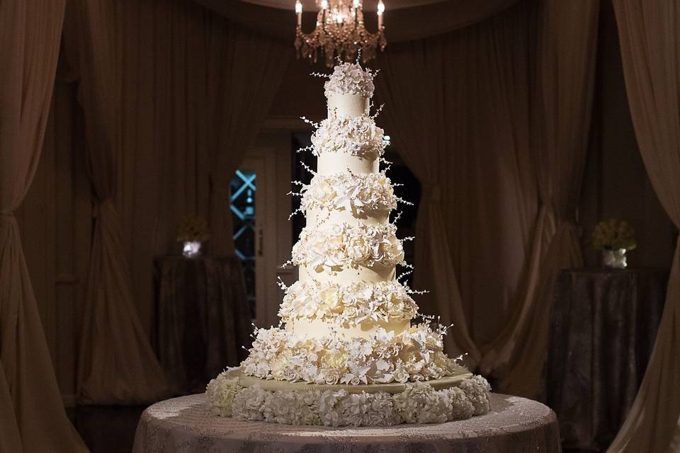 Huge wedding cake