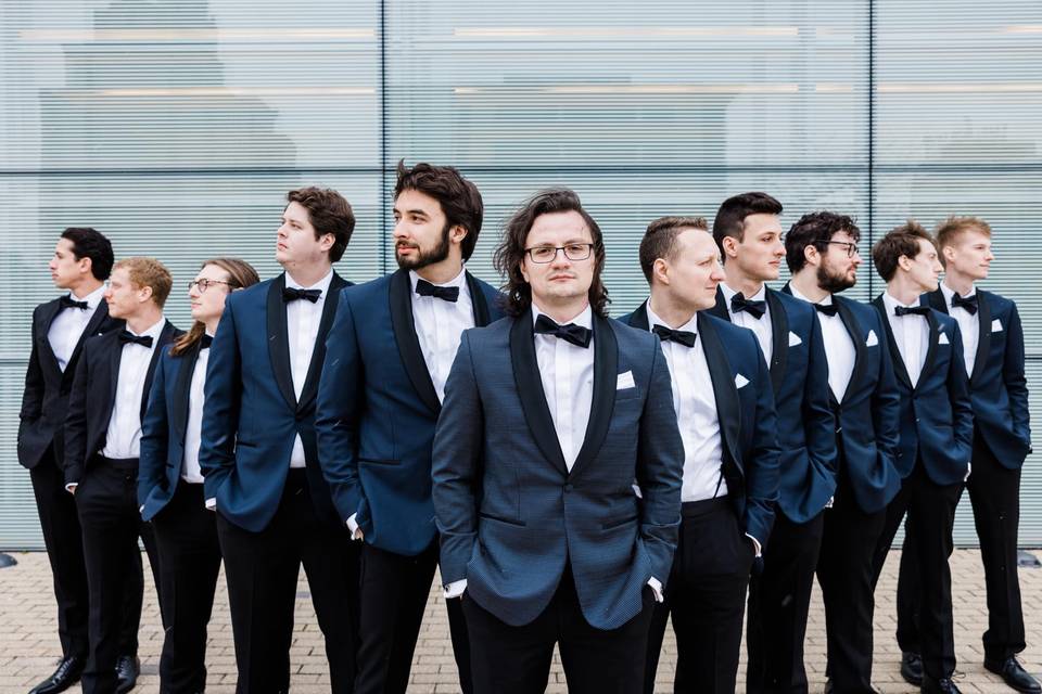 Groomsmen Outside