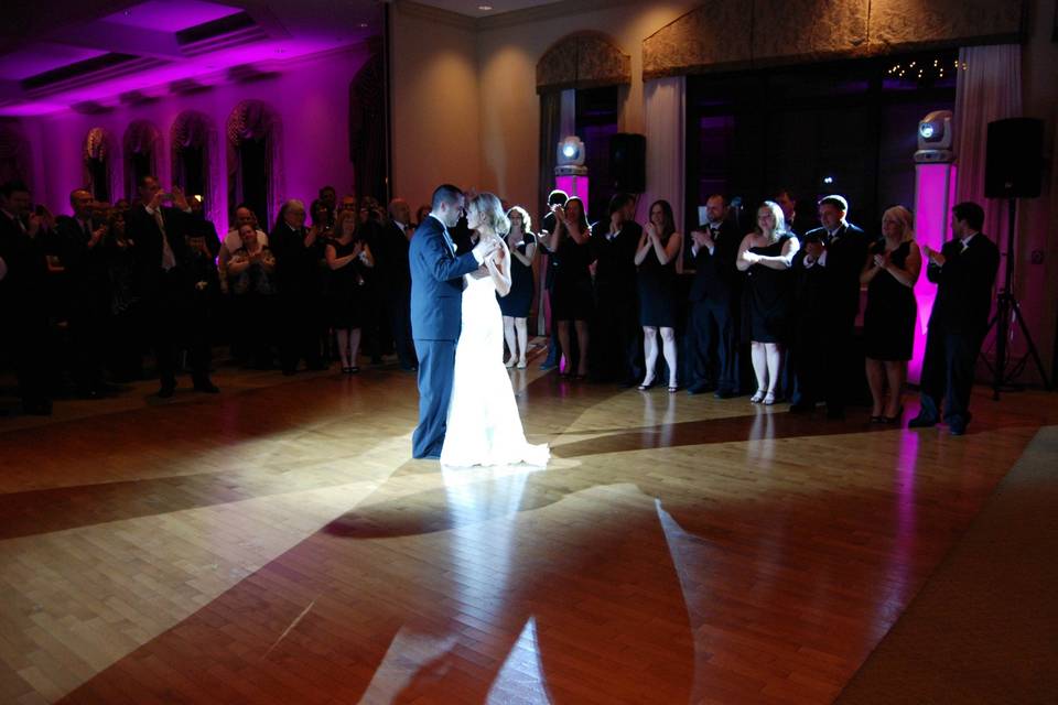 Spotlight first dance, 1757 golf club