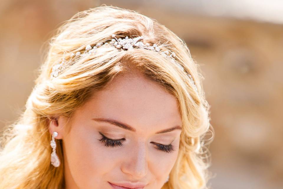 Sleek hairdo and subtle makeup