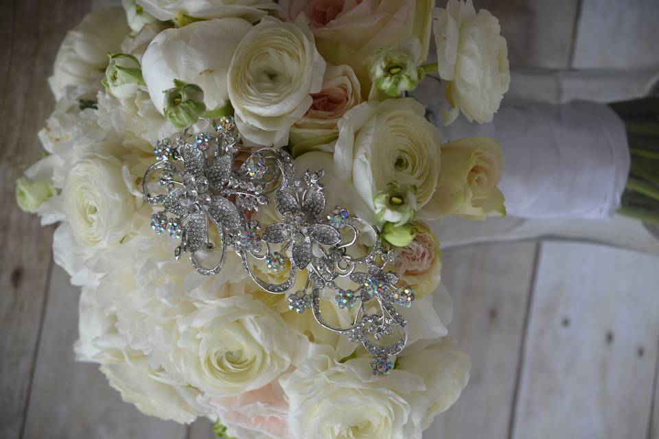 Bridal Bouquet with brooch