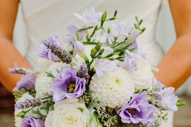 White and lavender bouquet