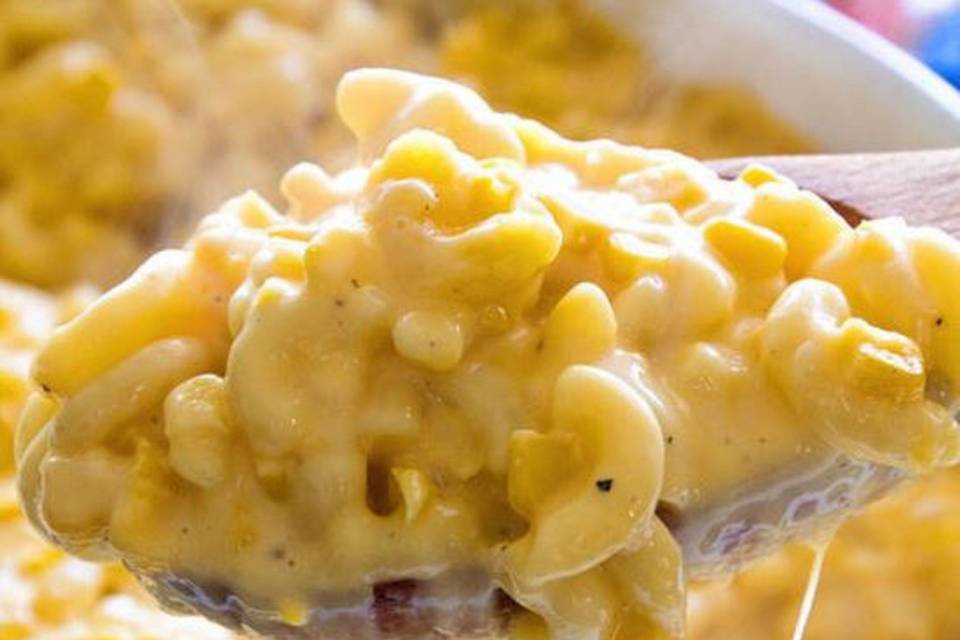 Mac and cheese with corn