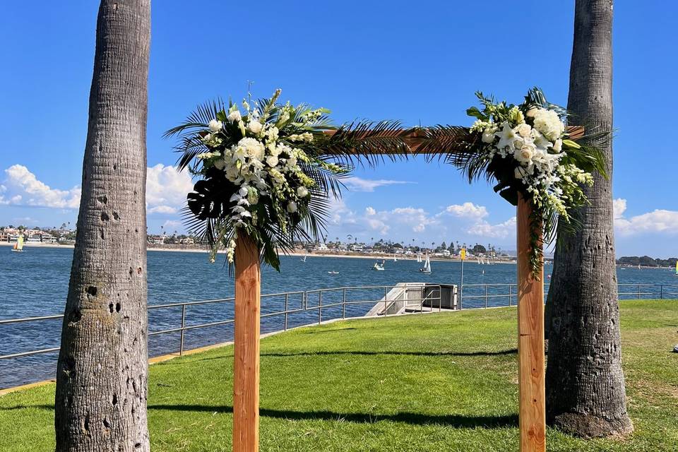 Outdoor ceremony arch