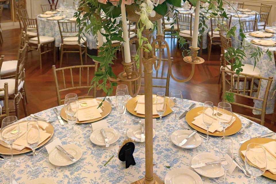 Tall centerpiece minimal