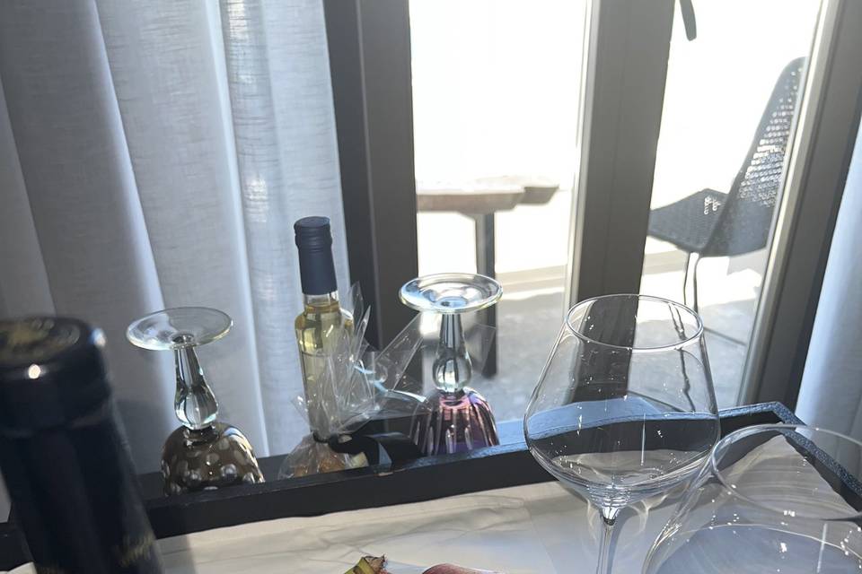 Complementary fruit and wine