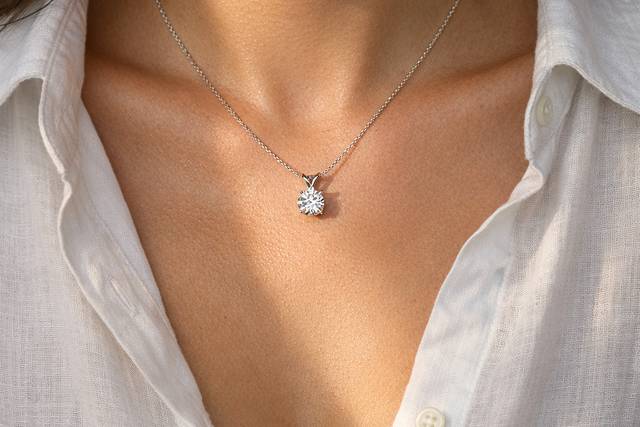 1 carat Solitaire Pendant