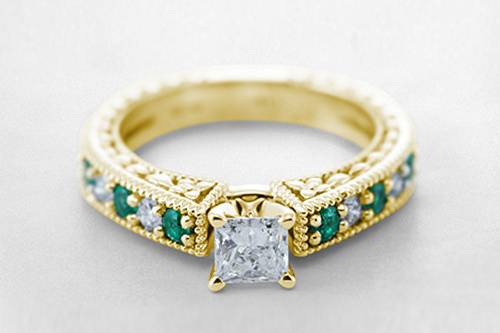 Princess cut Antique Style Yellow Gold Diamond Ring