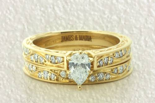 Antique Style Pear shape Yellow Gold Diamond Wedding Ring Set