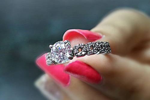 1 carat round diamond ring