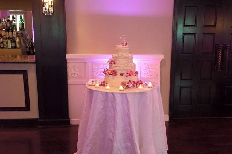 4 layered wedding cake