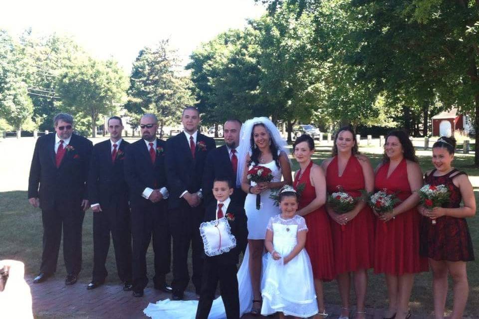 The couple with the bridesmaids and groomsmen