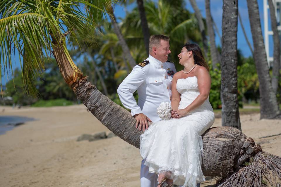 Island Limousine Oahu, HI | Wai'alae Beach elopement