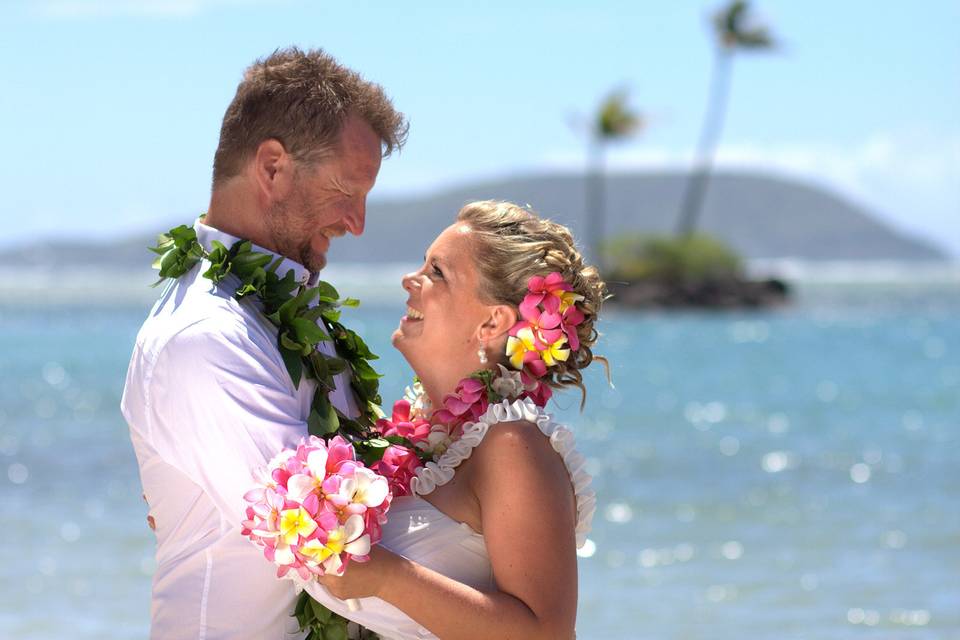 Island Limousine Oahu, HI | Wai'alae Beach wedding