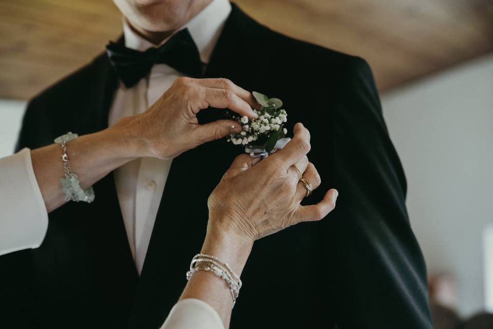 Mother groom