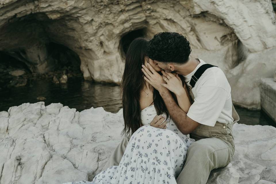 Kisses on the rock
