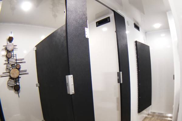 Ladies Room, 3 Private Stalls