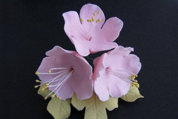 3 Petunia Spray (Pink) - http://www.gumpasteflowerstore.com/gumpaspfl.html