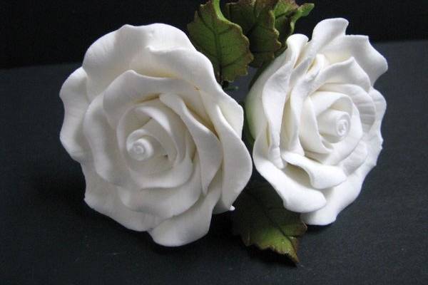 2 Veined Rose XL White - http://www.gumpasteflowerstore.com/gumpaste-flowers-mini-spray.html