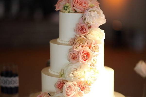 Peach roses ascending cake