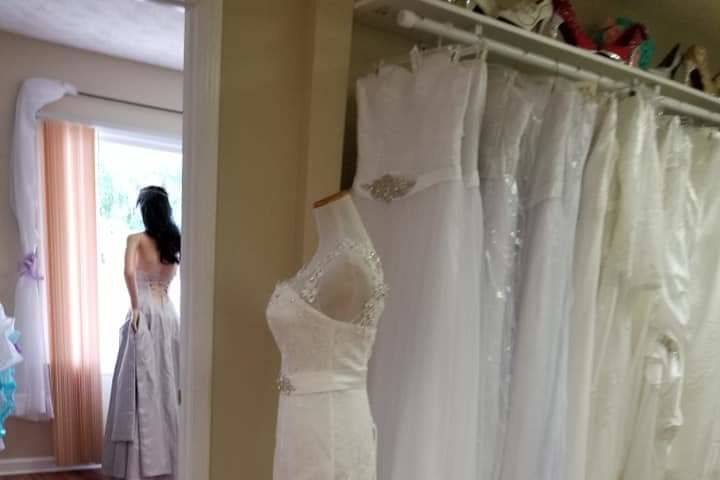 Slim fit Elegant Wedding Dress . Size 2-10